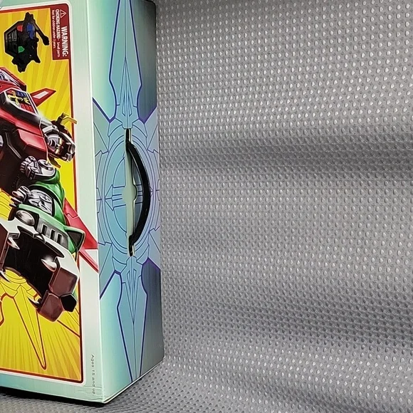 Voltron 30th Anniversary Collector's Set - Picture 3 of 10